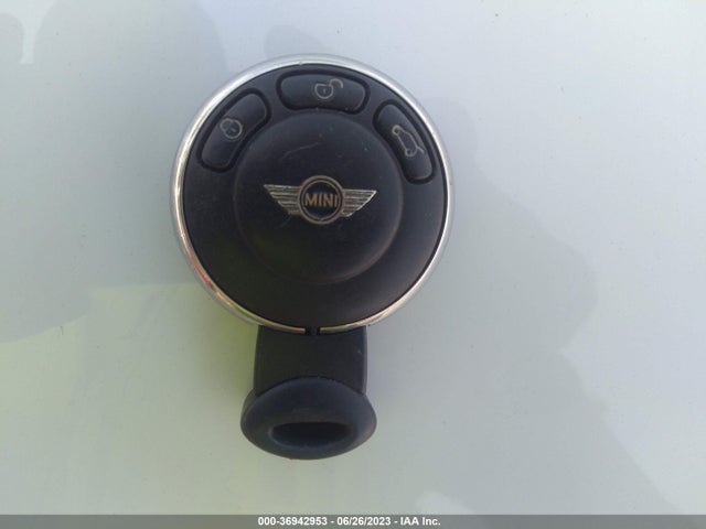 2011 MINI COOPER HARDTOP WMWSU3C59BT092813 Photo 10