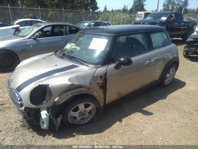 2011 MINI COOPER HARDTOP WMWSU3C59BT092813 Photo 1
