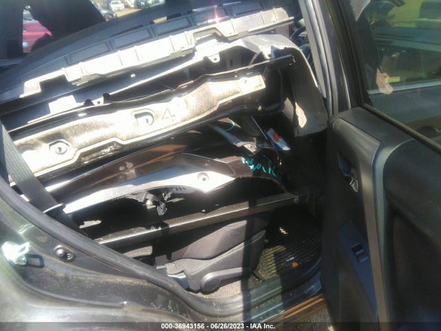 Toyota Rav4 Xle 2018 JTMRFREV1JD240215 Image 15