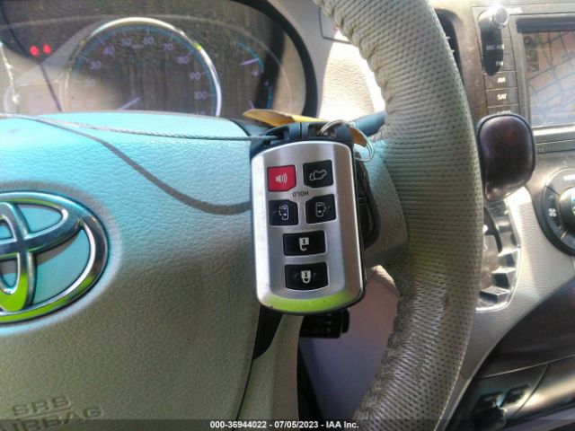 5TDYK3DCXES427063 Toyota SIENNA XLE