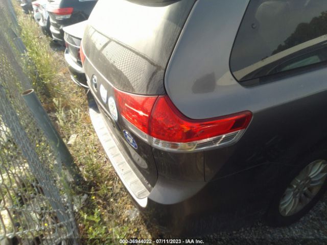 5TDYK3DCXES427063 Toyota SIENNA XLE