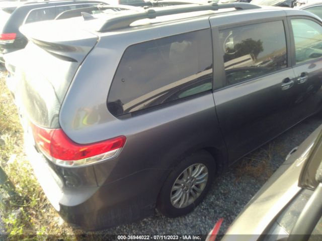 5TDYK3DCXES427063 Toyota SIENNA XLE