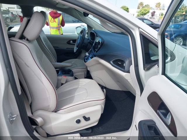 Chrysler Pacifica Limited 2017 2C4RC1GG0HR591357 Image 5