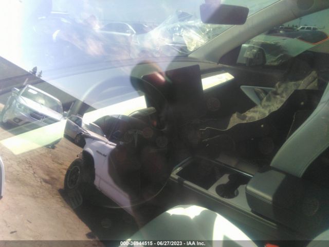 7SAYGDEF1NF389827 Tesla Model Y Performance