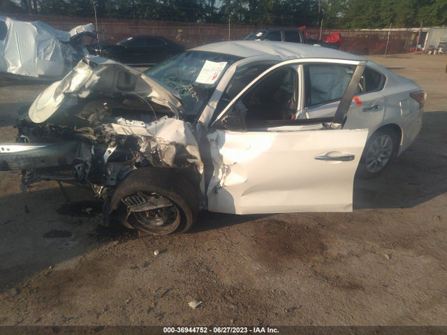 Nissan Altima 2.5 S 2015 1N4AL3AP6FC197455 Image 2