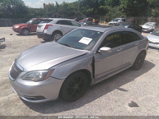 Chrysler 200 Limited 2014 1C3CCBCG0EN191815 Image 2