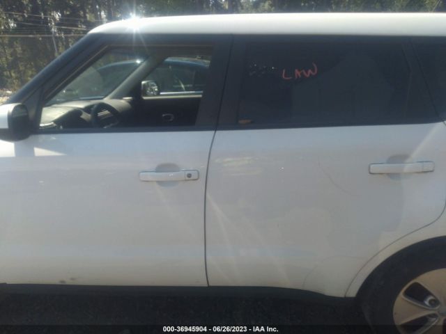 KNDJN2A2XF7800872 KIA Soul Base