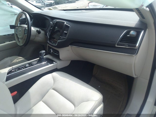 2020 VOLVO XC90 MOMENTUM VIN: YV4A221KXL1572540