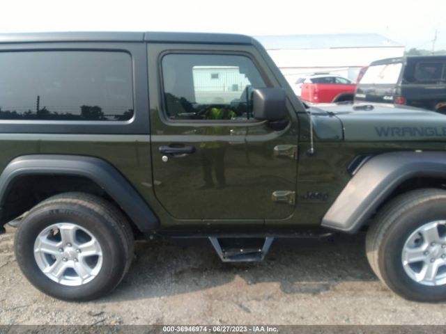 1C4HJXAG3NW267724 Jeep Wrangler Sport S