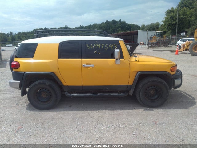 2007 TOYOTA FJ CRUISER VIN: JTEBU11FX70002673