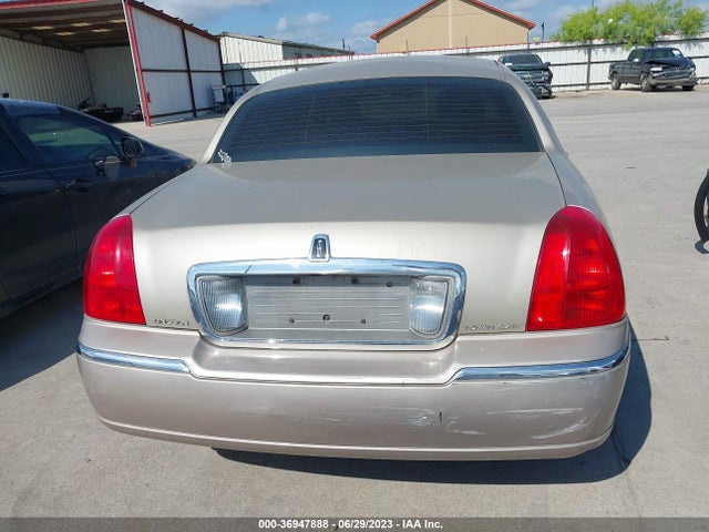 2011 LINCOLN TOWN CAR SIGNATURE LIMITED VIN: 2LNBL8CV5BX756090