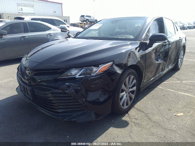Toyota CAMRY LE 2018 4T1B11HK2JU650035 Image 2