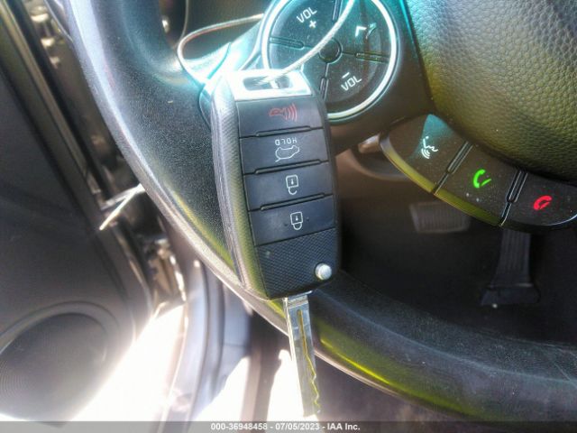 KNDJN2A27J7582480 KIA Soul Base