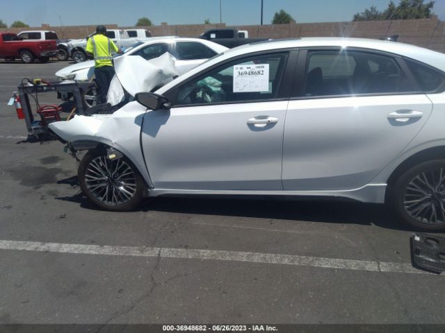 3KPF54AD6NE483769 KIA Forte Gt-line