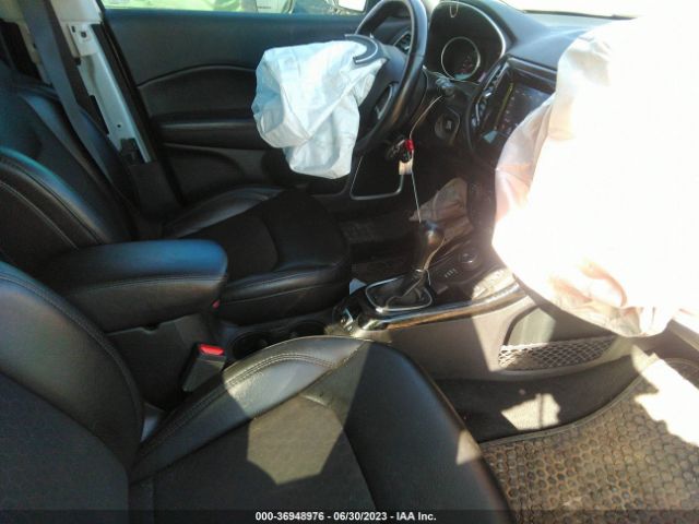 3C4NJDBB5KT599539 Jeep Compass Altitude