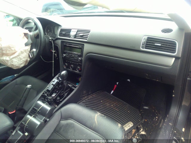 1VWAT7A3XFC052124 Volkswagen Passat 1.8t Wolfsburg Ed