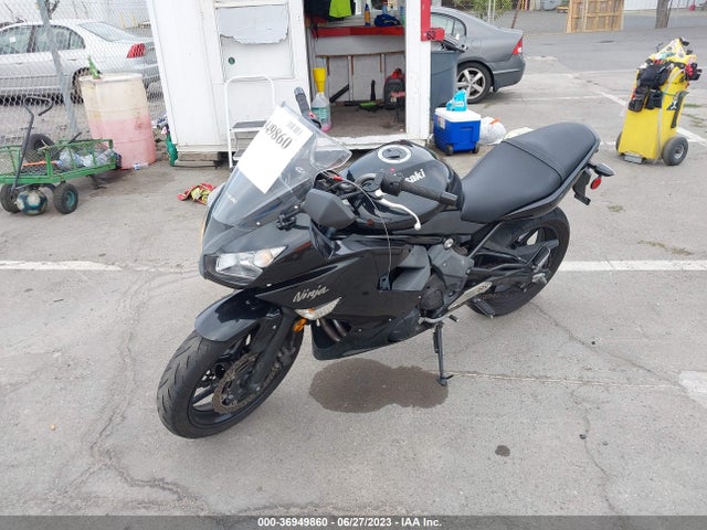 36949860 :رقم المزاد ، JKAEXEC1XBDA67586 vin ، 2011 Kawasaki Ex650 C مزاد بيع