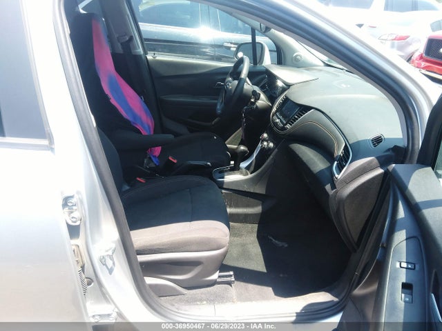 Chevrolet TRAX LS 2020 3GNCJKSB0LL214022 Image 5