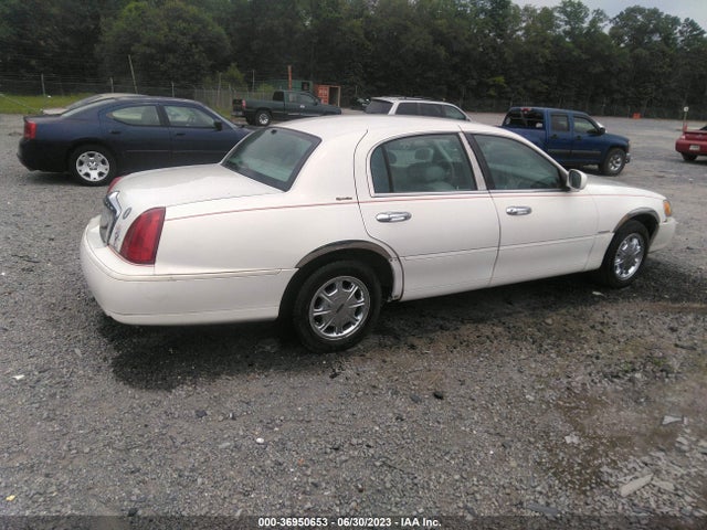 1998 LINCOLN TOWN CAR SIGNATURE VIN: 1LNFM82W0WY668739