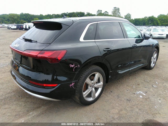 2019 Audi e-tron, VIN: WA1LAAGE6KB013595