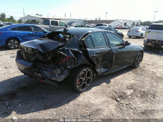2022 Alfa Romeo Giulia, VIN: ZARFAMBN0N7660907