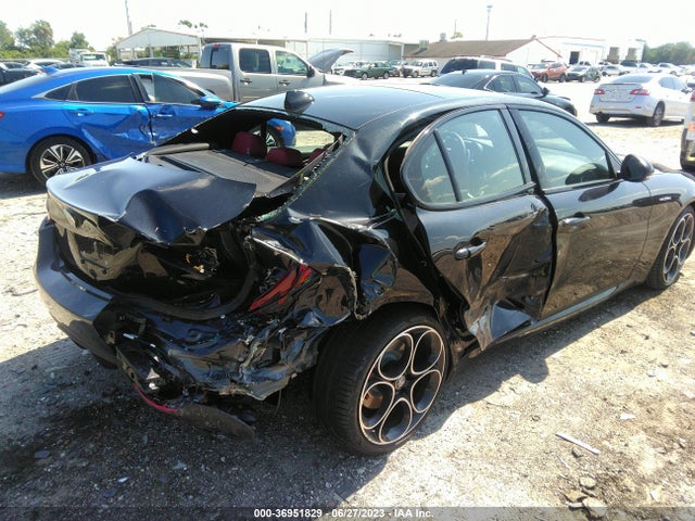 2022 Alfa Romeo Giulia, VIN: ZARFAMBN0N7660907