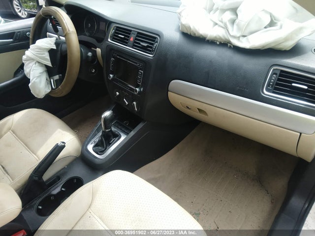 2013 VOLKSWAGEN JETTA SEDAN SE W/CONVENIENCE/SUNROOF VIN: 3VWDP7AJ8DM369685