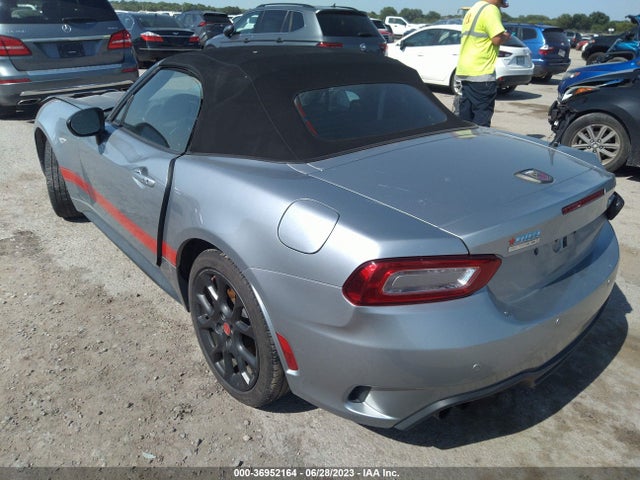 2018 FIAT 124 SPIDER JC1NFAEK2J0134141 Photo 2