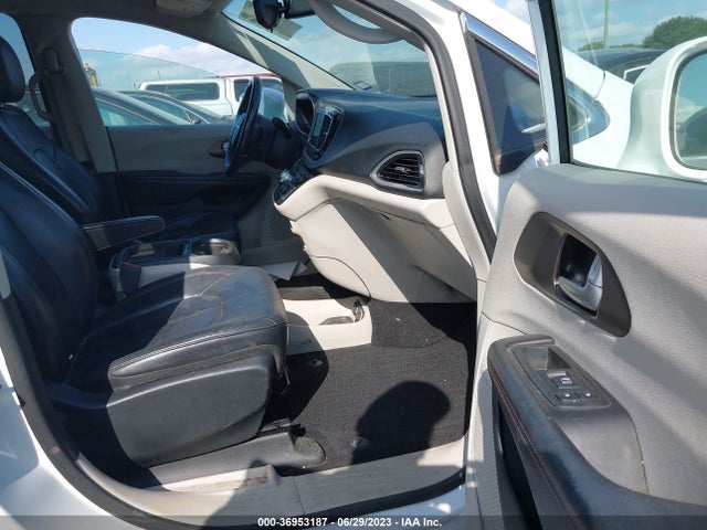 2C4RC1BG5JR290497 Chrysler Pacifica Touring L
