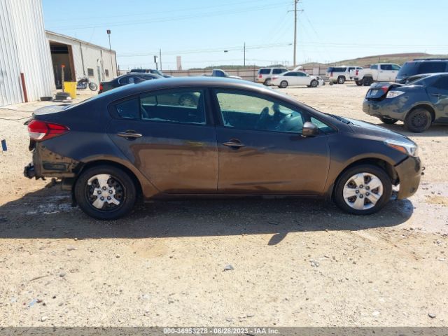 3KPFK4A7XJE185917 KIA FORTE LX