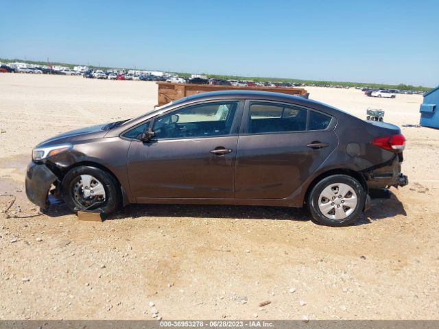 3KPFK4A7XJE185917 KIA FORTE LX