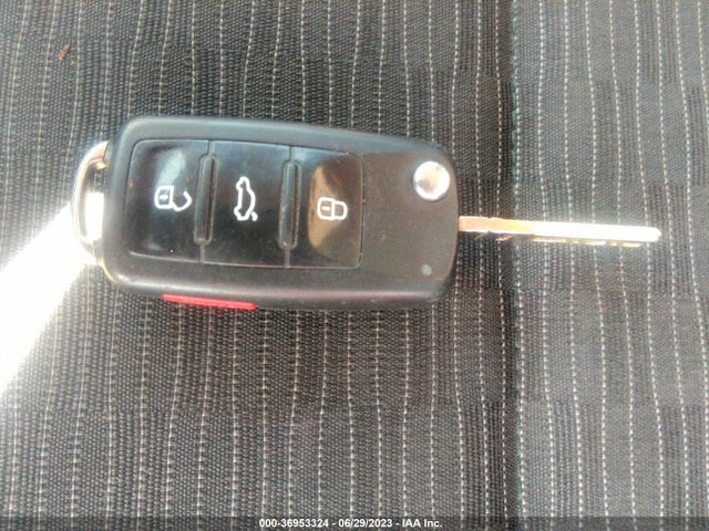 Volkswagen TIGUAN S 2014 WVGAV3AX4EW619574 Image 3
