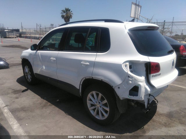 WVGAV7AX0FW608337 Volkswagen TIGUAN SE