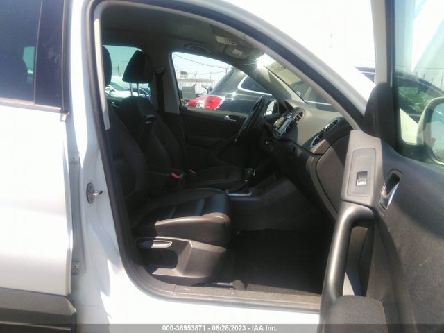 WVGAV7AX0FW608337 Volkswagen TIGUAN SE
