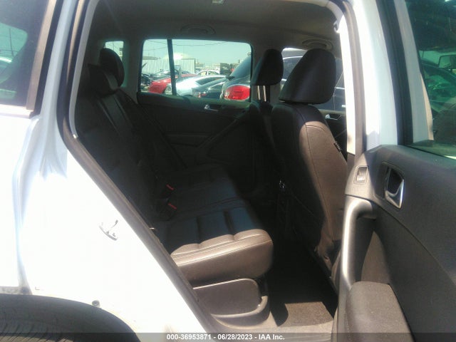 WVGAV7AX0FW608337 Volkswagen TIGUAN SE