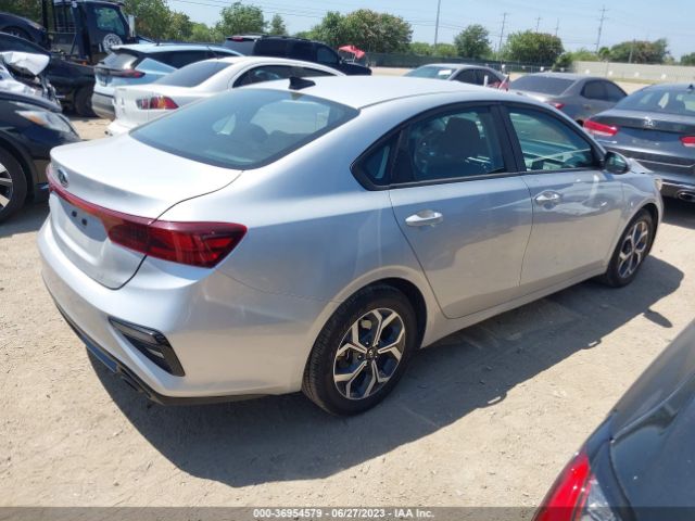 3KPF24AD4ME317113 KIA Forte Lxs