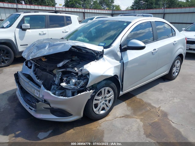 Chevrolet SONIC LS 2017 1G1JB5SH1H4151361 Image 2