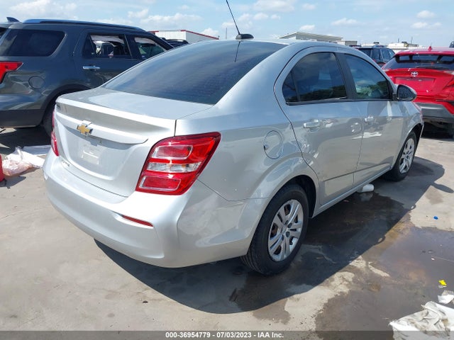 Chevrolet SONIC LS 2017 1G1JB5SH1H4151361 Image 4