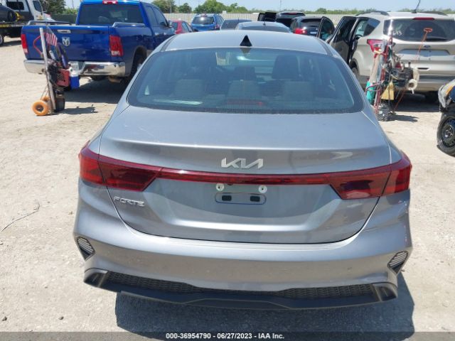3KPF24ADXPE583191 KIA Forte Lxs
