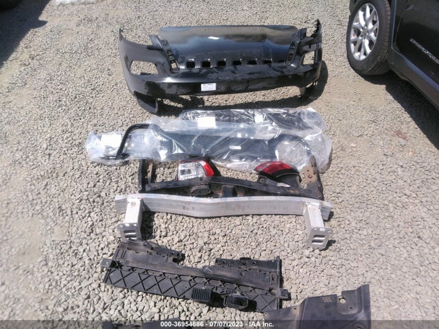 1C4PJMCS5FW588497 Jeep Cherokee Latitude