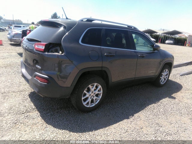 1C4PJMCS5FW588497 Jeep Cherokee Latitude