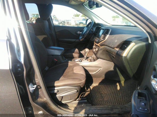 1C4PJMCS5FW588497 Jeep Cherokee Latitude