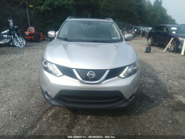 JN1BJ1CR8HW144056 Nissan Rogue Sport Sl