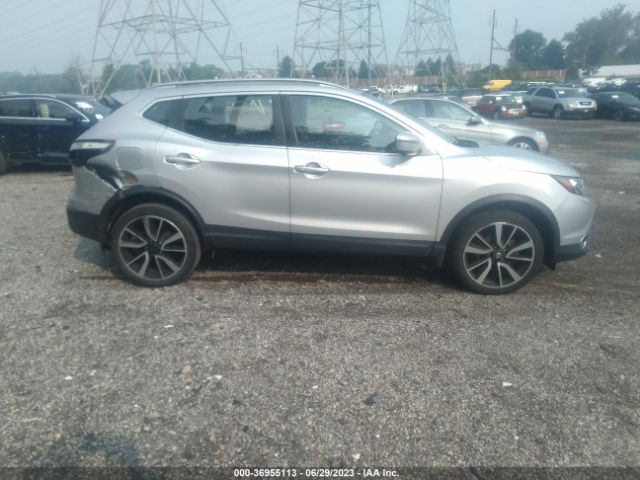 JN1BJ1CR8HW144056 Nissan Rogue Sport Sl