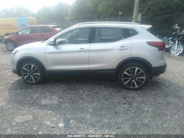 JN1BJ1CR8HW144056 Nissan Rogue Sport Sl