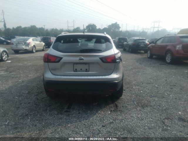 JN1BJ1CR8HW144056 Nissan Rogue Sport Sl