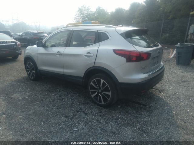JN1BJ1CR8HW144056 Nissan Rogue Sport Sl