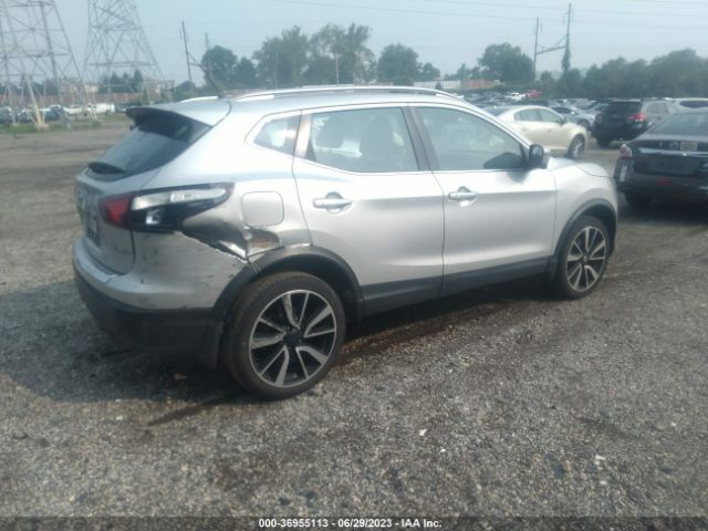 JN1BJ1CR8HW144056 Nissan Rogue Sport Sl