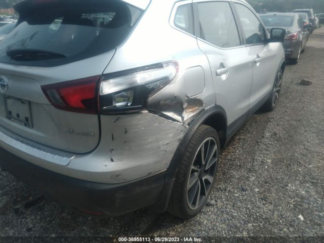JN1BJ1CR8HW144056 Nissan Rogue Sport Sl