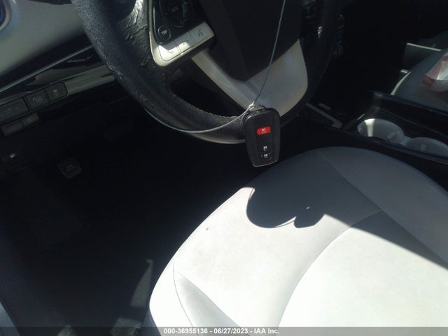 Toyota Prius Four 2016 JTDKARFU2G3027732 Image 3